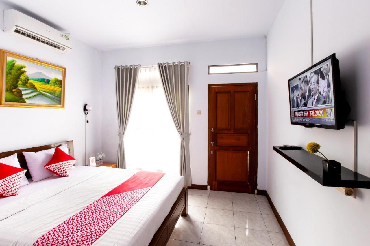 Oyo 569 Cigadung Guest House Syariah Bandung Exterior photo