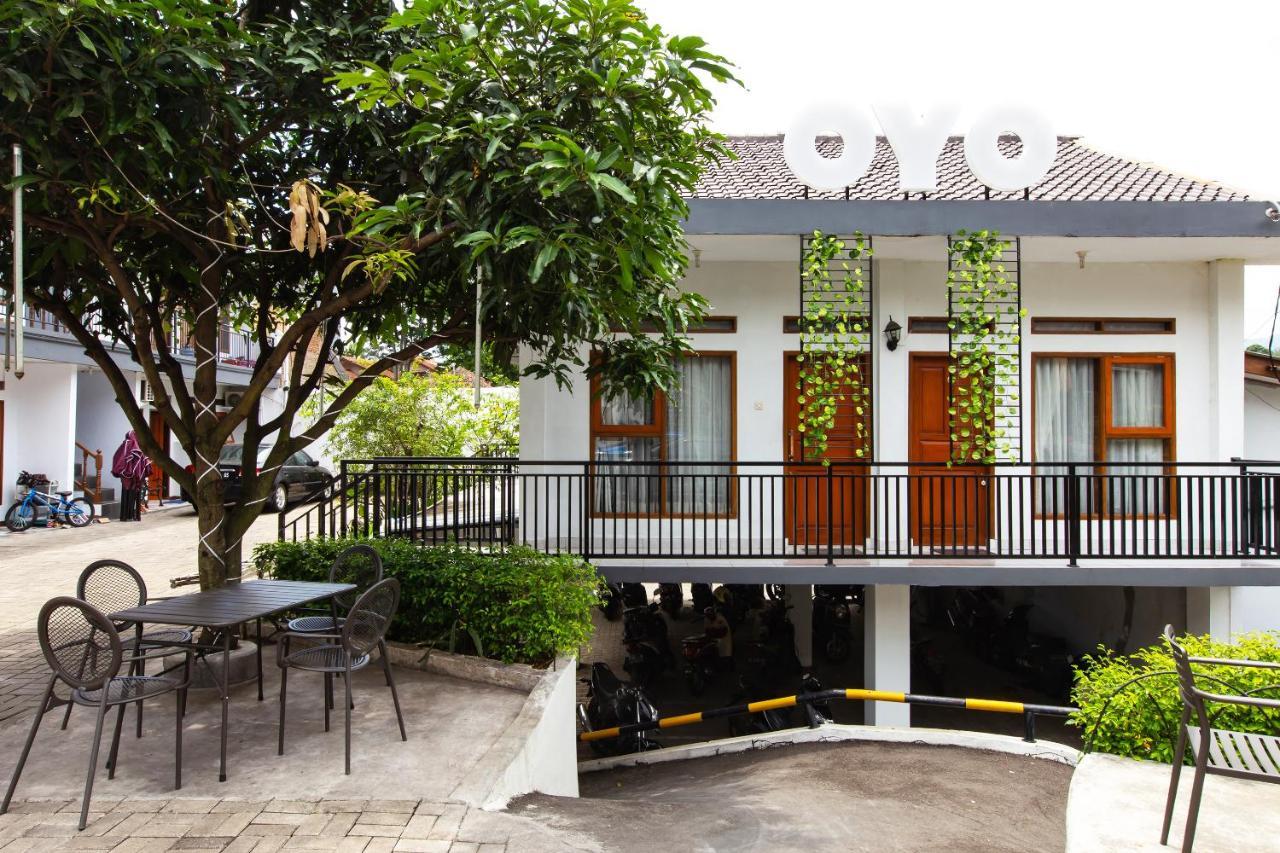 Oyo 569 Cigadung Guest House Syariah Bandung Exterior photo