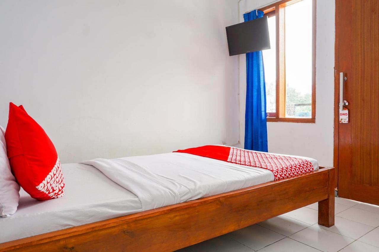 Oyo 569 Cigadung Guest House Syariah Bandung Exterior photo